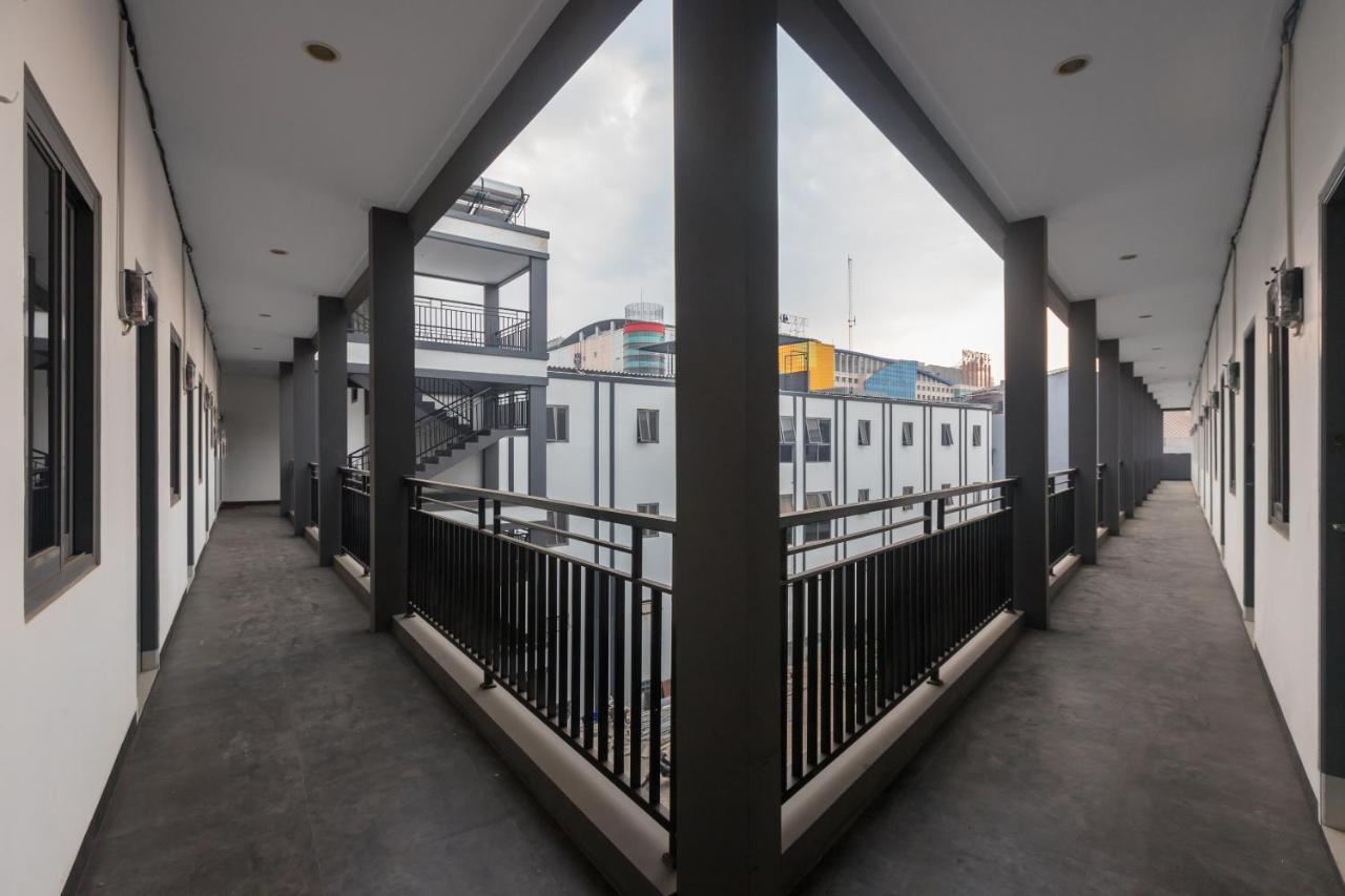 Oyo 1310 Urban Residence Jakarta Bagian luar foto