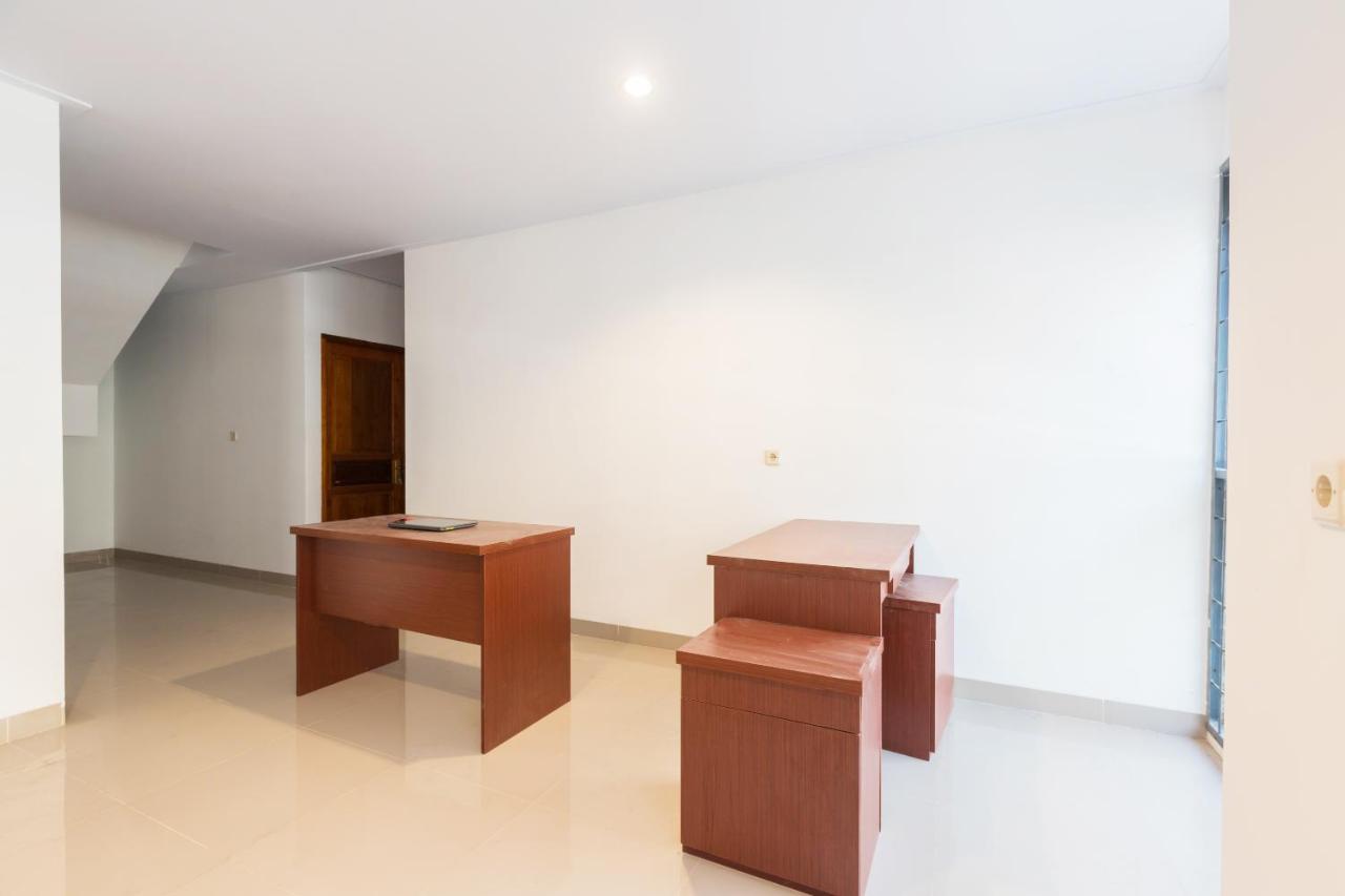 Oyo 1310 Urban Residence Jakarta Bagian luar foto