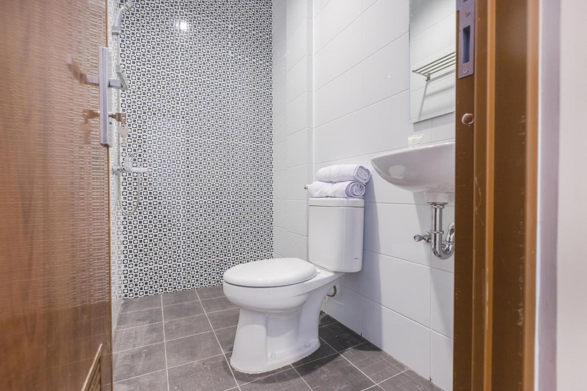 Oyo 1310 Urban Residence Jakarta Bagian luar foto